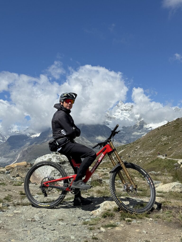 Grzesiek Dendys - obóz heli bike w Szwajcarii