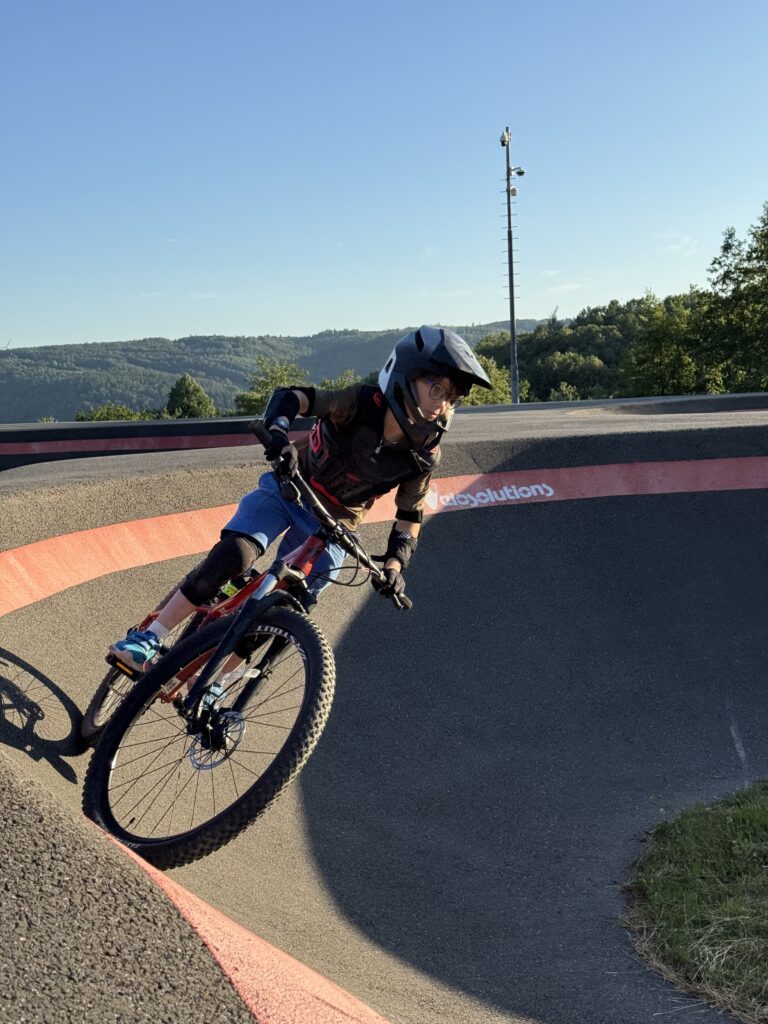 szkolenie na pumptracku w Tosovicach