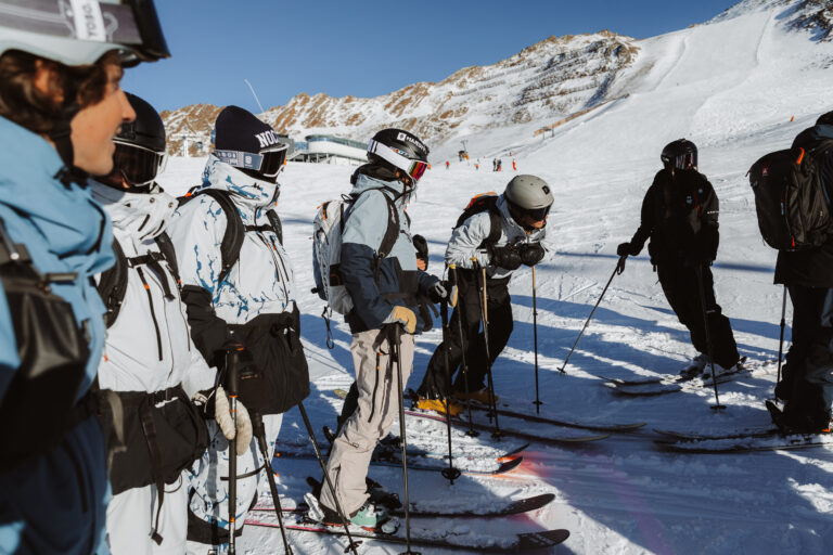 obóz narciarski na trasie w Austrii na lodowiec Kitzsteinhorn